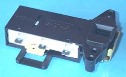 Cierre puerta lavadora AEG 645430570. - 68AE002 - ELECTROLUX