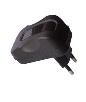 Cargador a red con salida Usb. - ENC100 - FERSAY