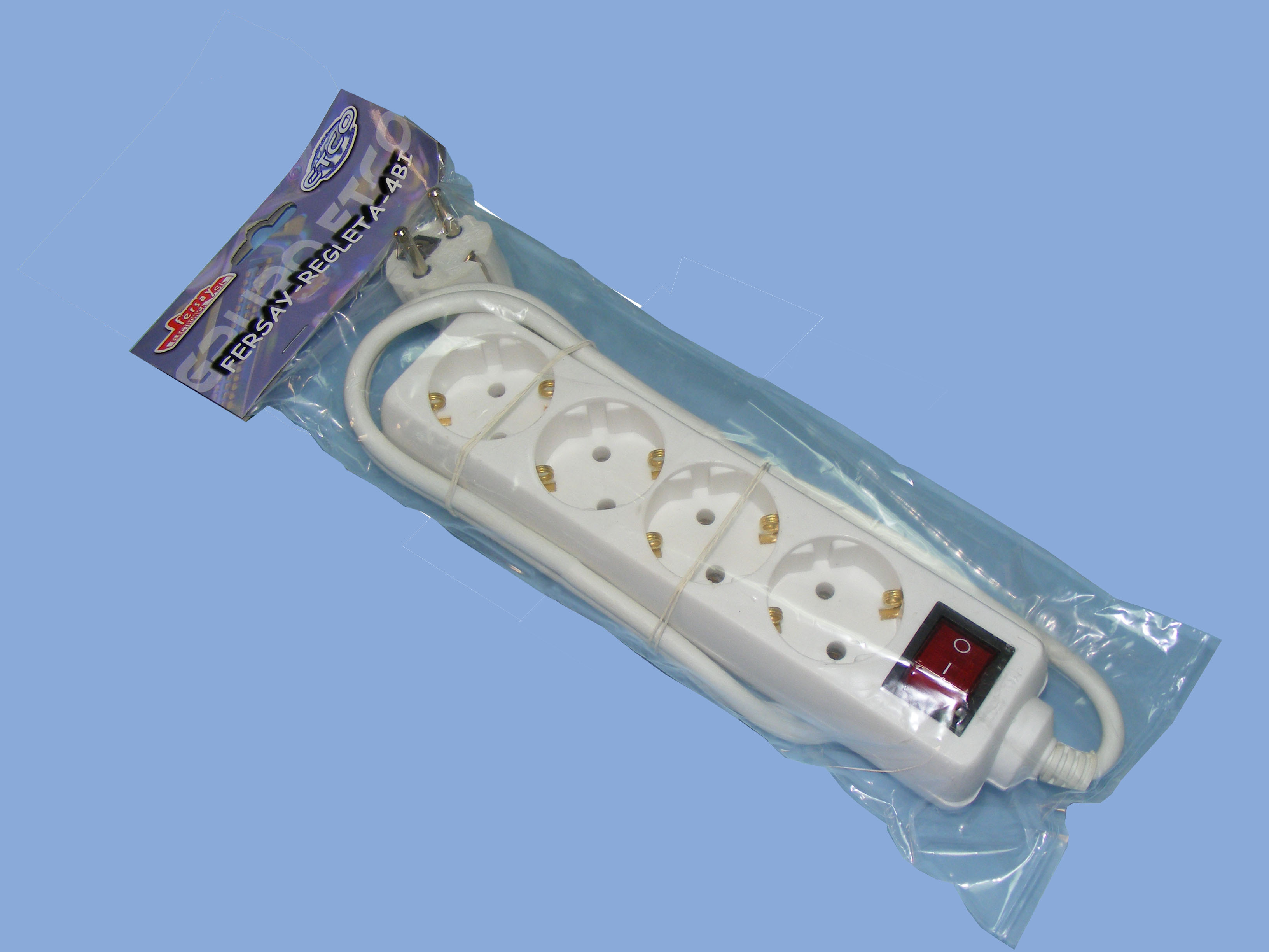 REGLETA 4 ENCHUFES BLANCA CON INTERRUPTOR FERSAY - FERSAYREGLETA4BI - FERSAY